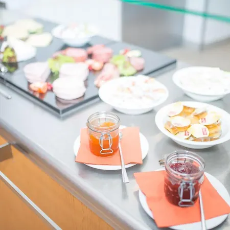 Katholische Akademie فندق