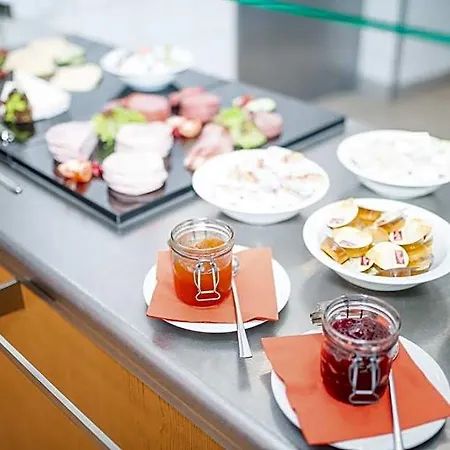 Katholische Akademie شفيرته